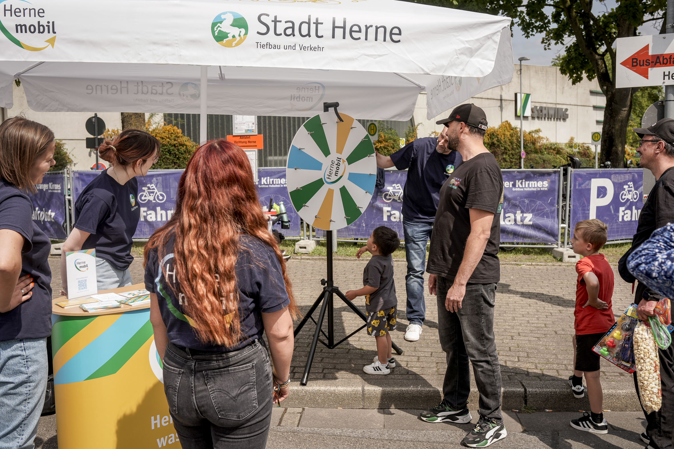 Zwei Parkboxen die kreativ gebastelt wurden